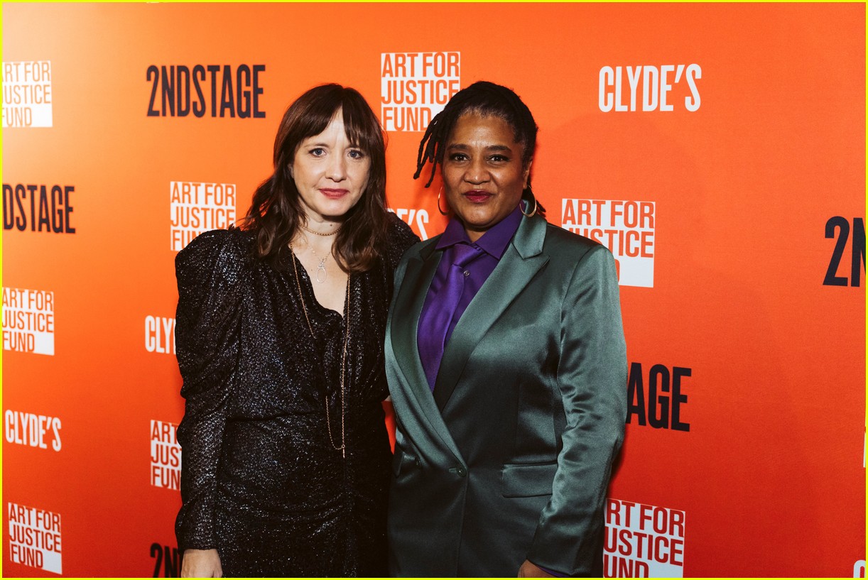 Uzo Aduba Reunites with 'Orange Is the New Black' Stars at Her Broadway(02)