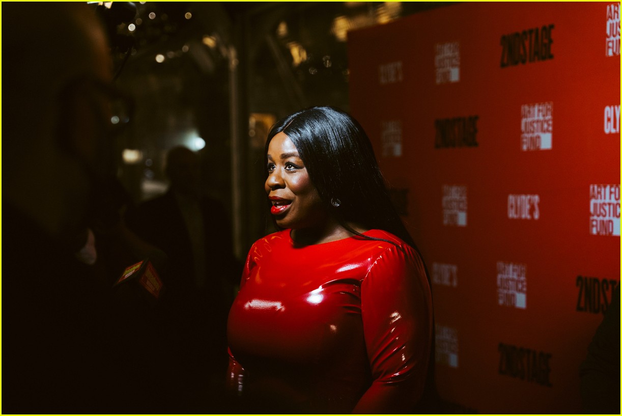 Uzo Aduba Reunites with 'Orange Is the New Black' Stars at Her Broadway(02)