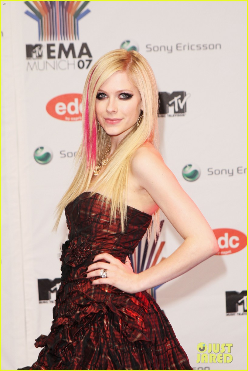 Avril Lavigne is Turning One of Her Hit Songs Into a Movie! Photo