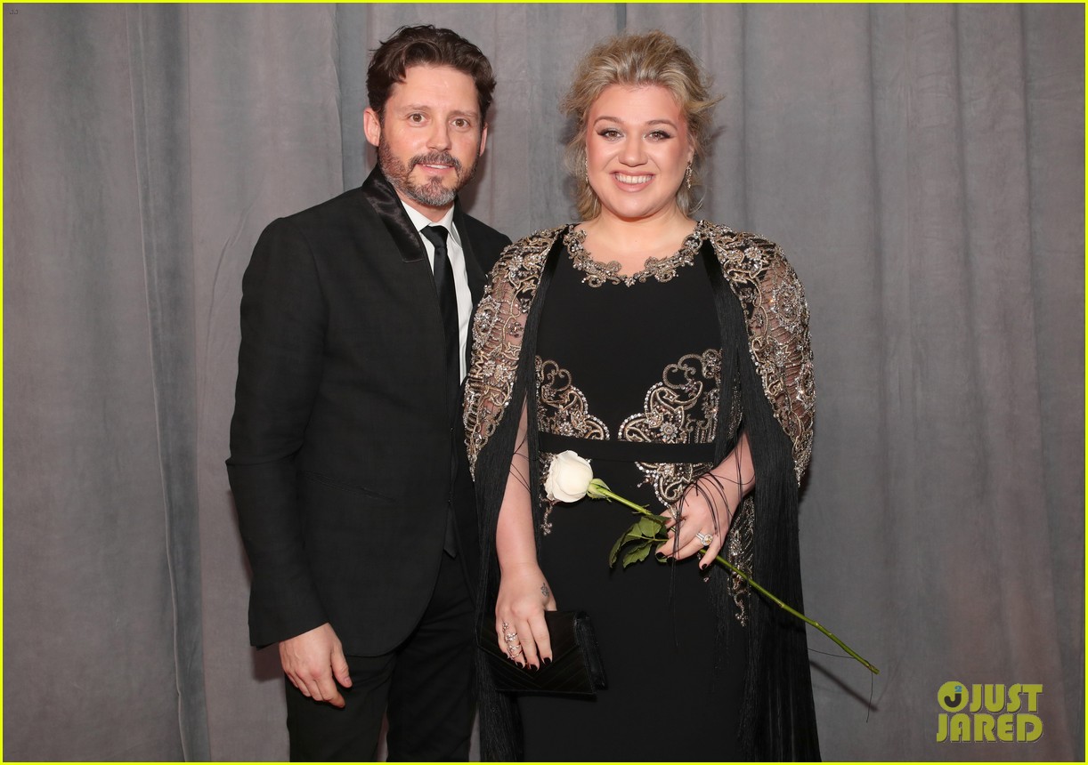 kelly clarkson evict her ex husband 03