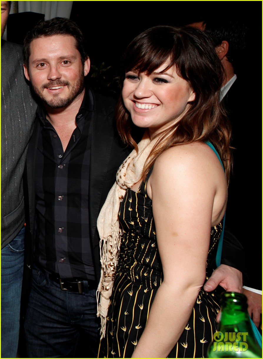 kelly clarkson evict her ex husband 054681425