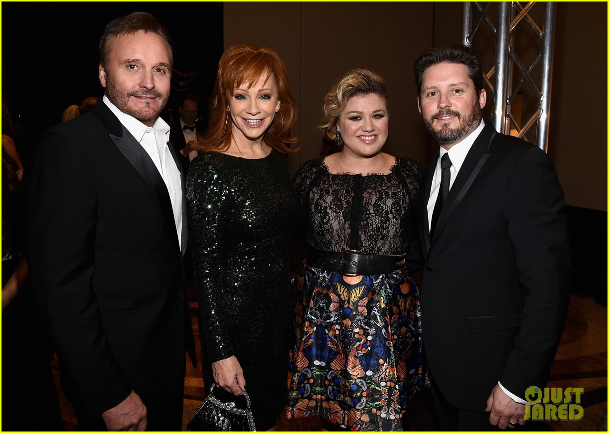 Kelly Clarkson Tried to Get Her Ex-Husband Evicted from Her Montana Home & Unfortunately Failed: Photo 4681428 | Brandon Blackstock, Kelly Clarkson Photos | Just Jared: Entertainment News