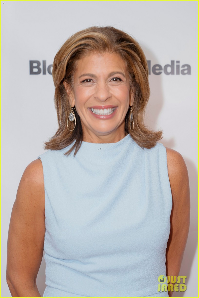 Hoda Kotb Debuts New Darker Hair Color, Calls It A 'Happy Accident(01)