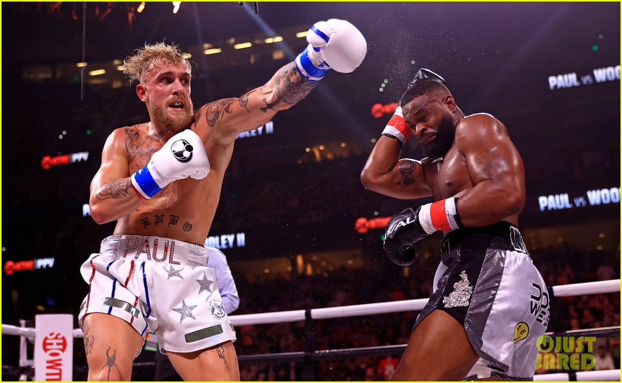 jake paul knocks out tyron woodley in boxing match 05