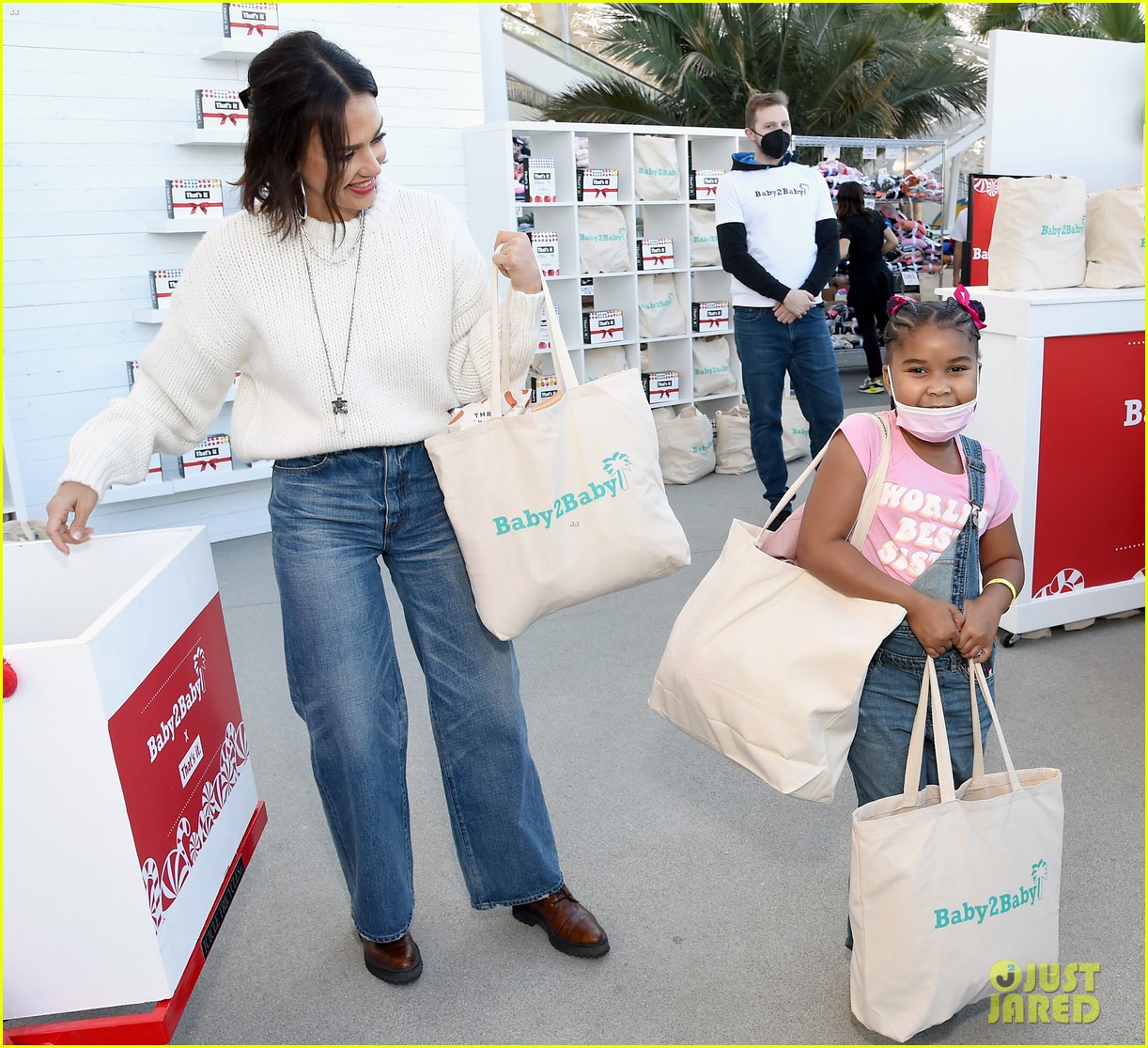 Chrissy Teigen & John Legend Join Jessica Alba & More Stars at