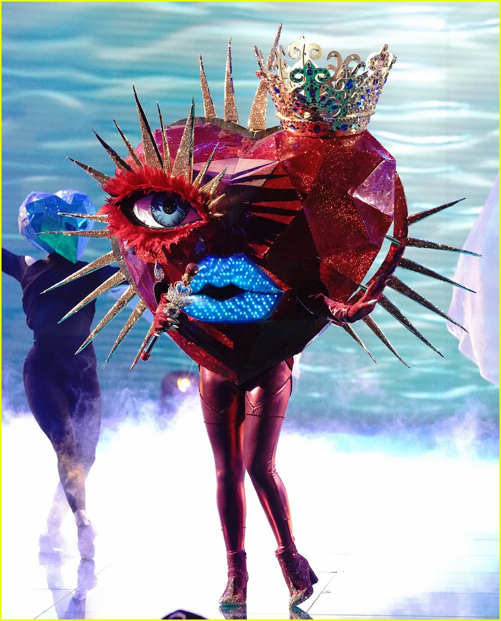 masked singer clues for queen of hearts 134679335