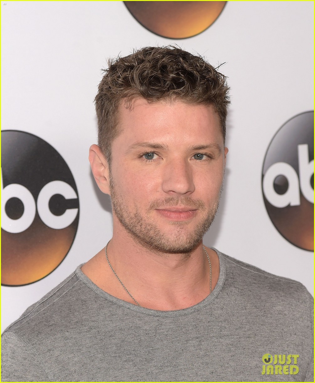 fans thought ryan phillippe came out as gay 084683454