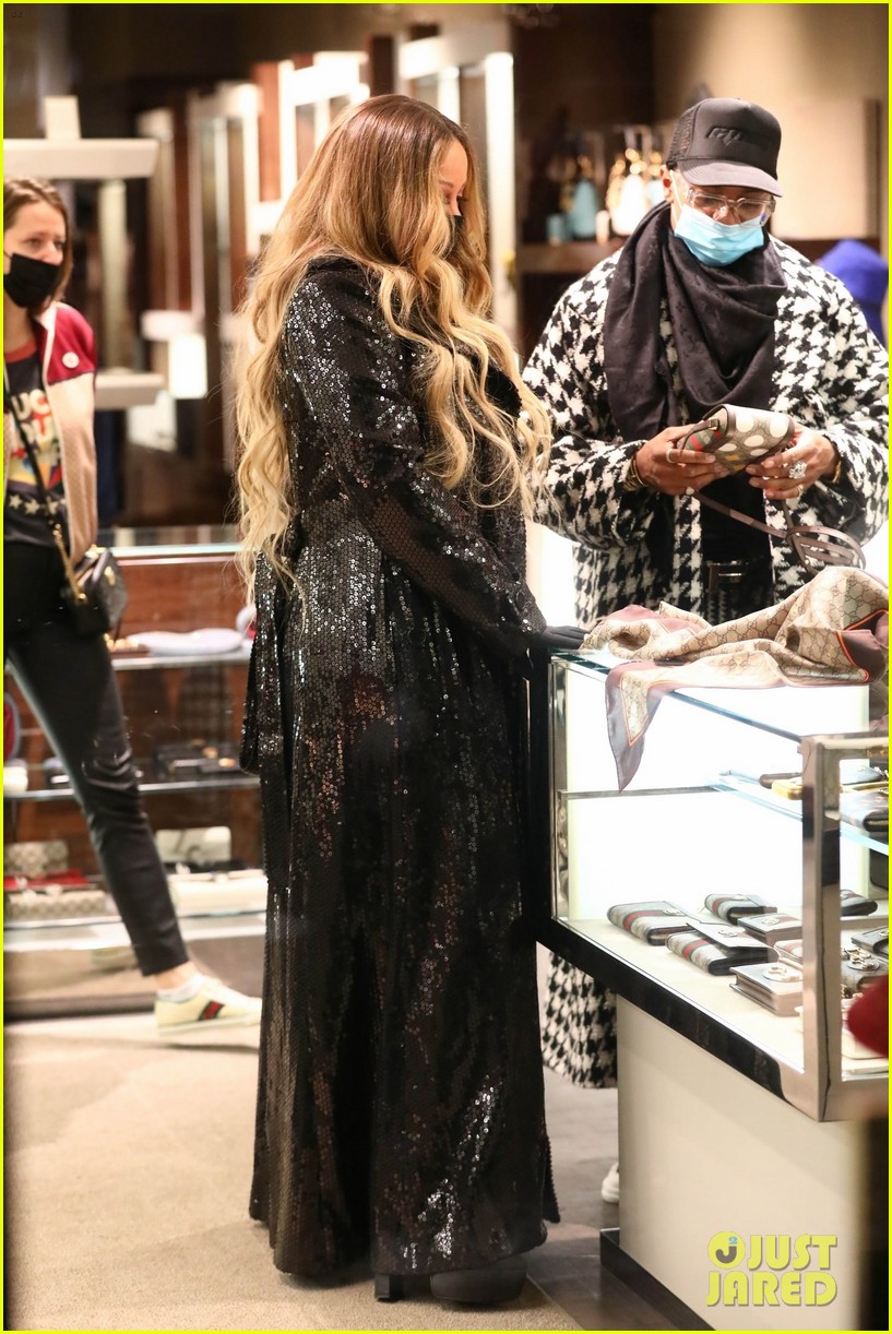 Mariah Carey & Boyfriend Bryan Tanaka Go Christmas Shopping in Aspen