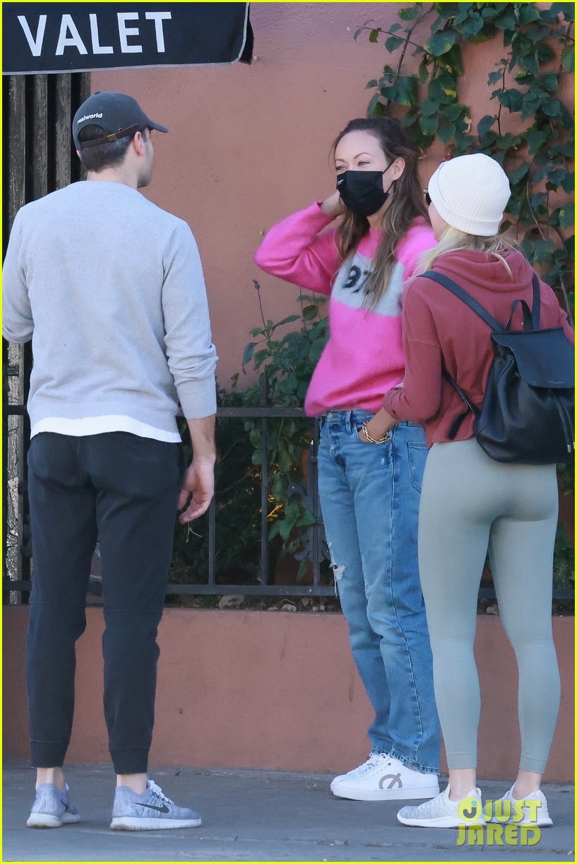 olivia wilde spotted hanging out with jordan c brown 20