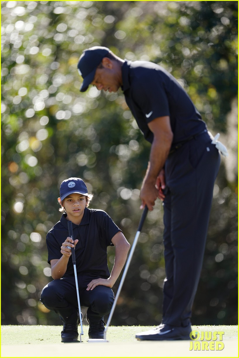 tiger woods plays golf with son charlie woods 034680121