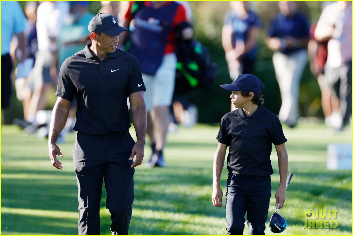 tiger woods plays golf with son charlie woods 094680127
