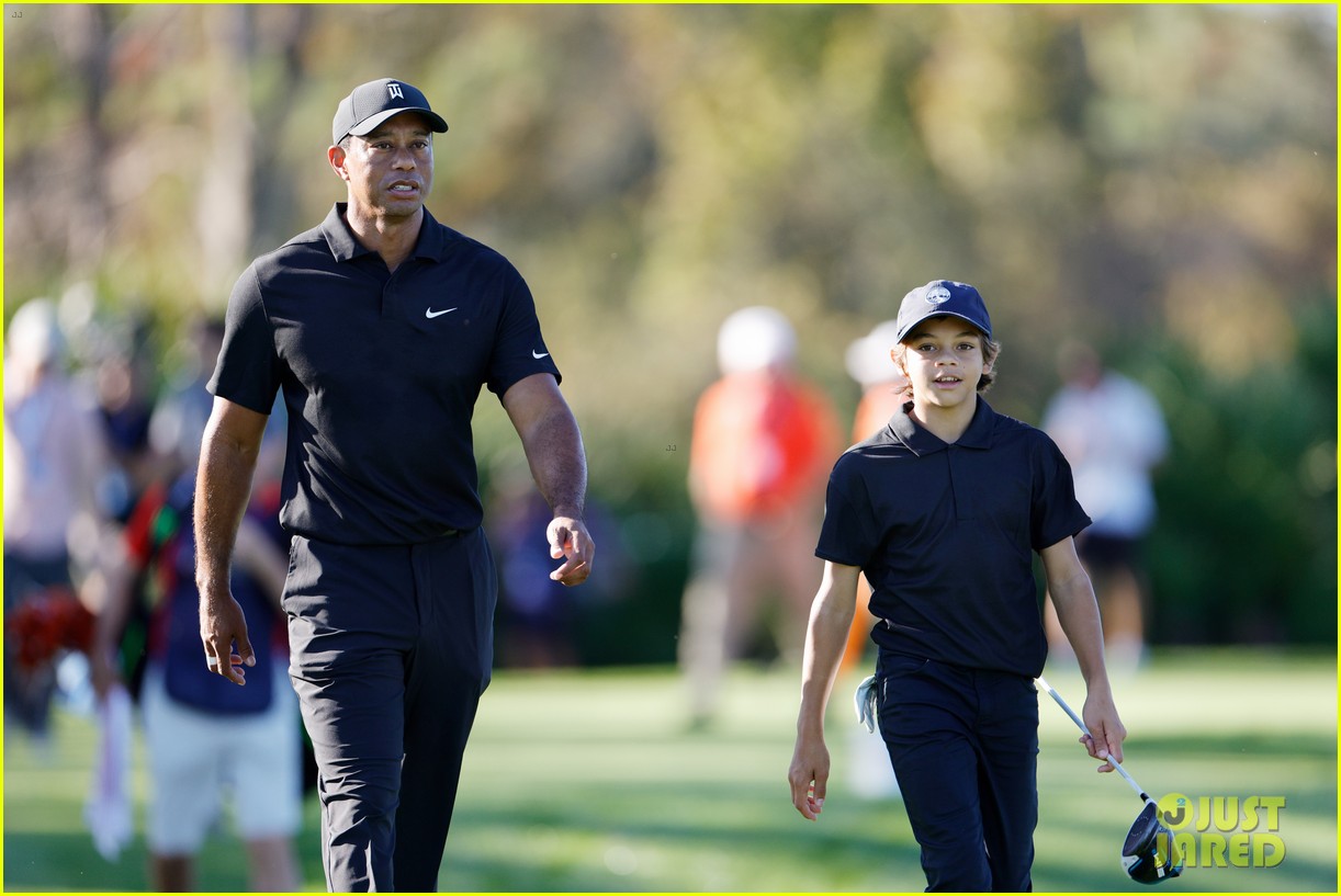 tiger woods plays golf with son charlie woods 104680128