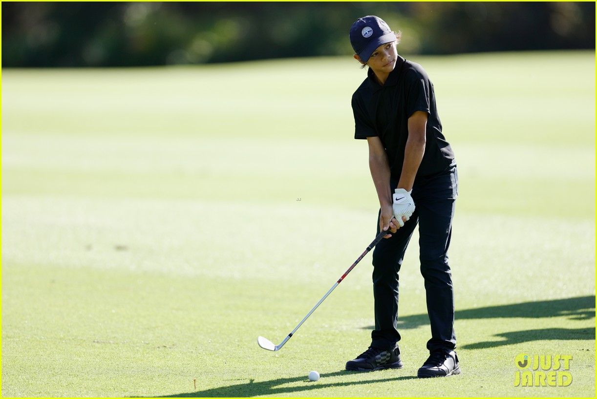 tiger woods plays golf with son charlie woods 45