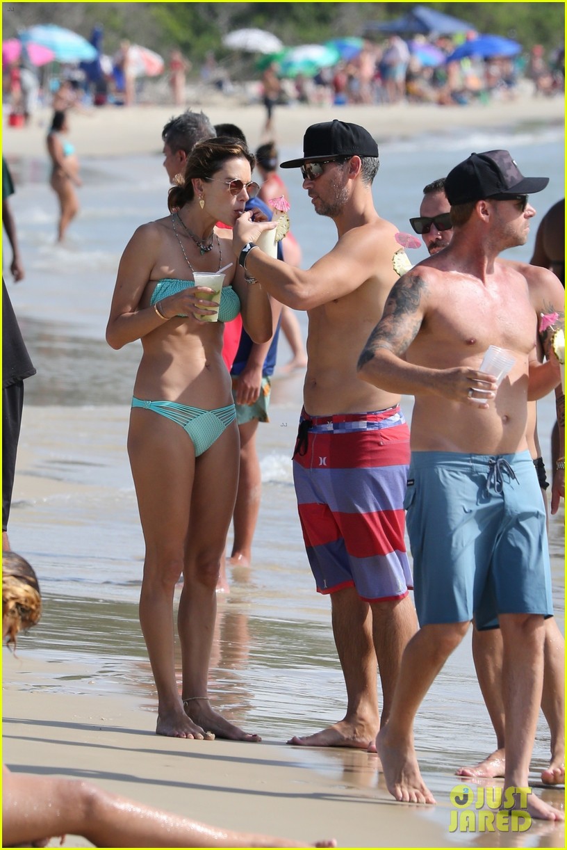 alessandra ambrosio richard lee show off some cute pda at the beach 504685732