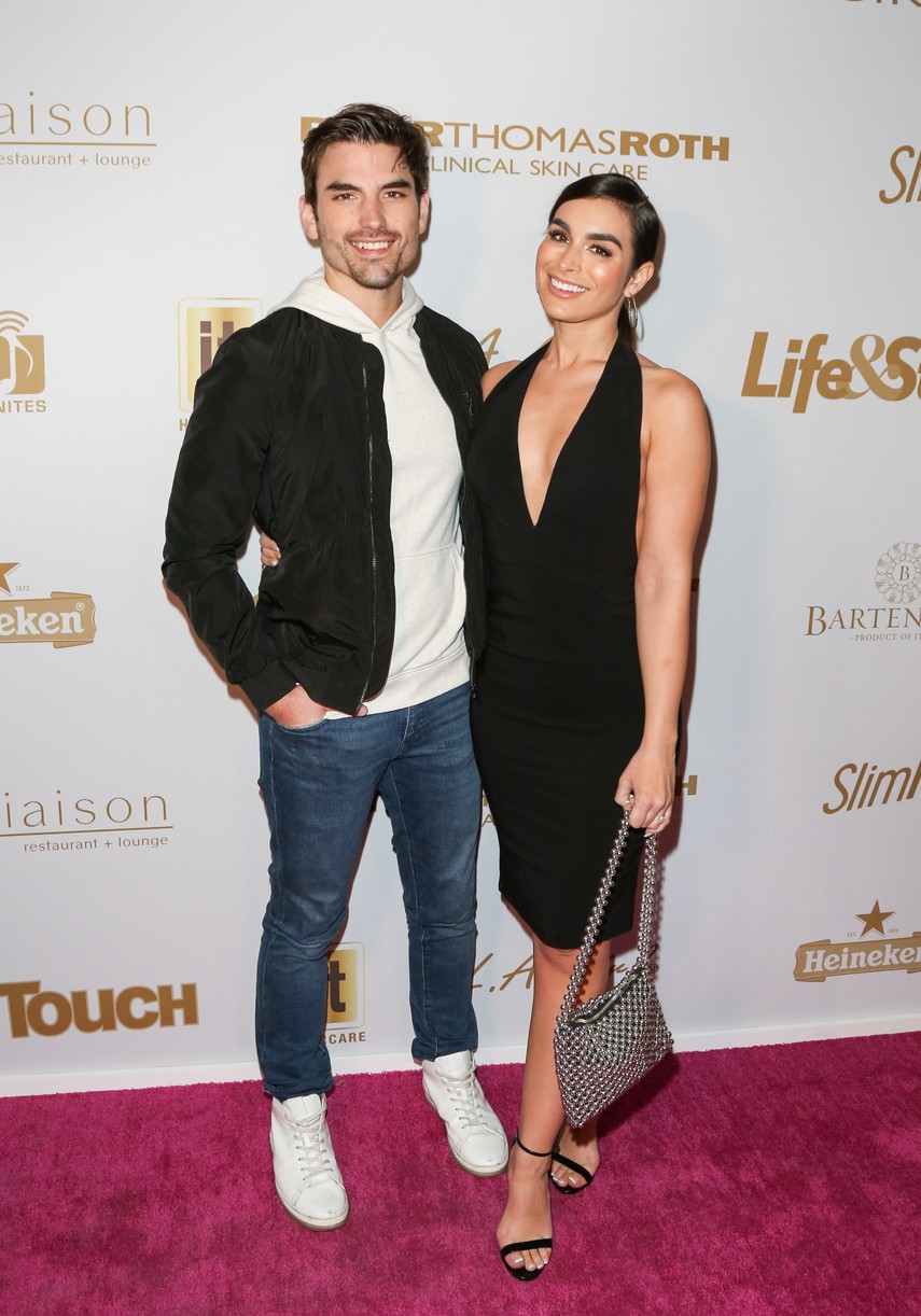 Bachelor Stars Ashley & Jared Haibon First Child(01)