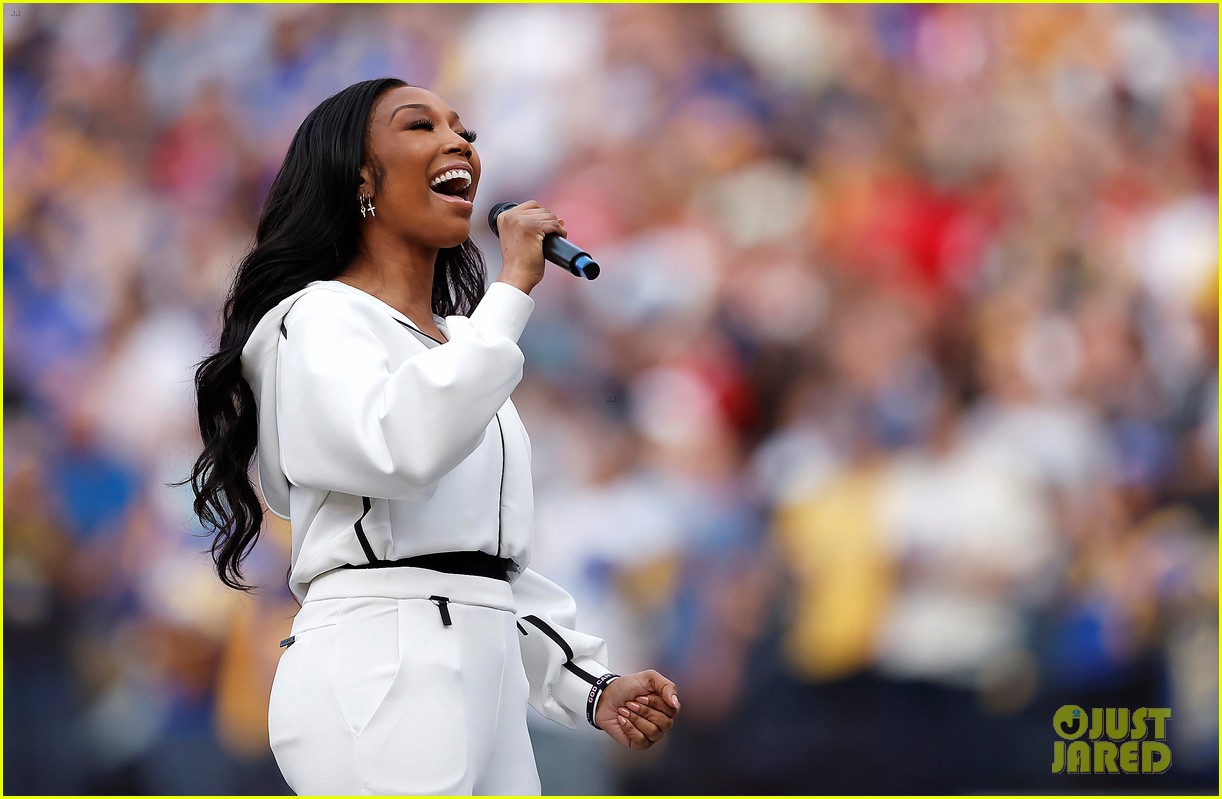 brandy pays tribute to whitney houston during nfc championship performance 104696984