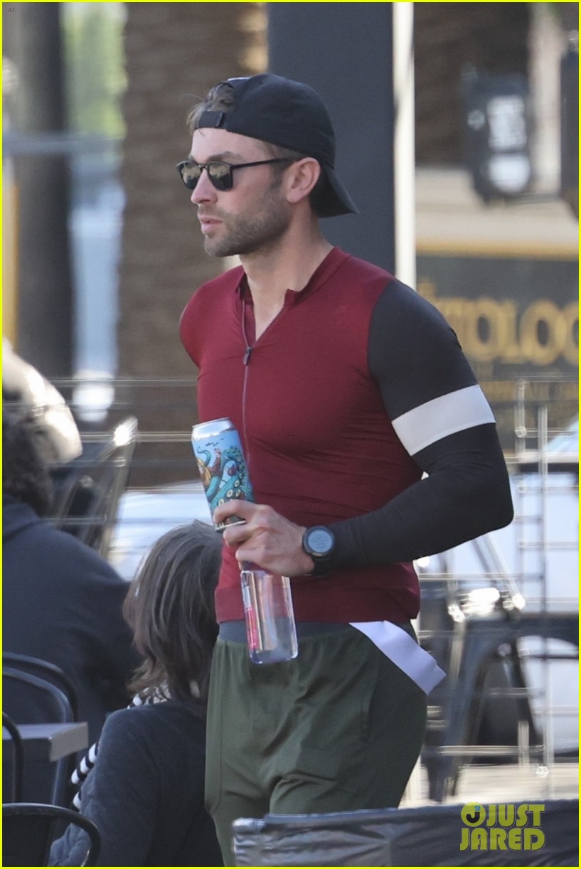 chace crawford sports skin tight shirt to lunch 034693865