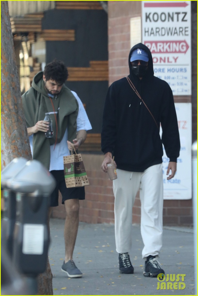 jacob elordi noah centineo meet up for afternoon workout 25