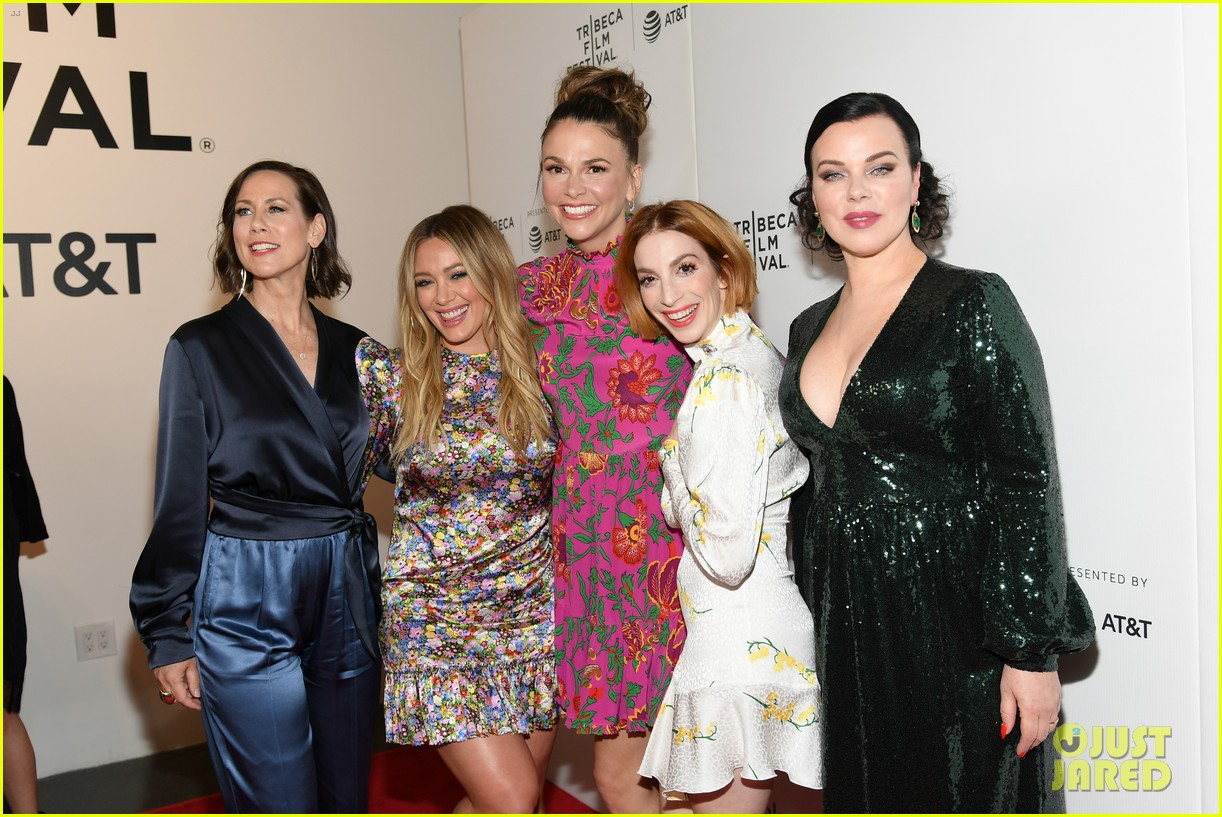 Hilary Duff & Her 'Younger' CoStar Molly Bernard Debut Matching