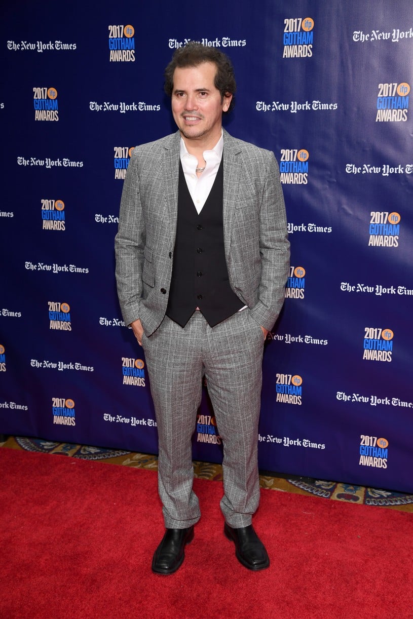 john leguizamo stayed out of sun for roles 104695093