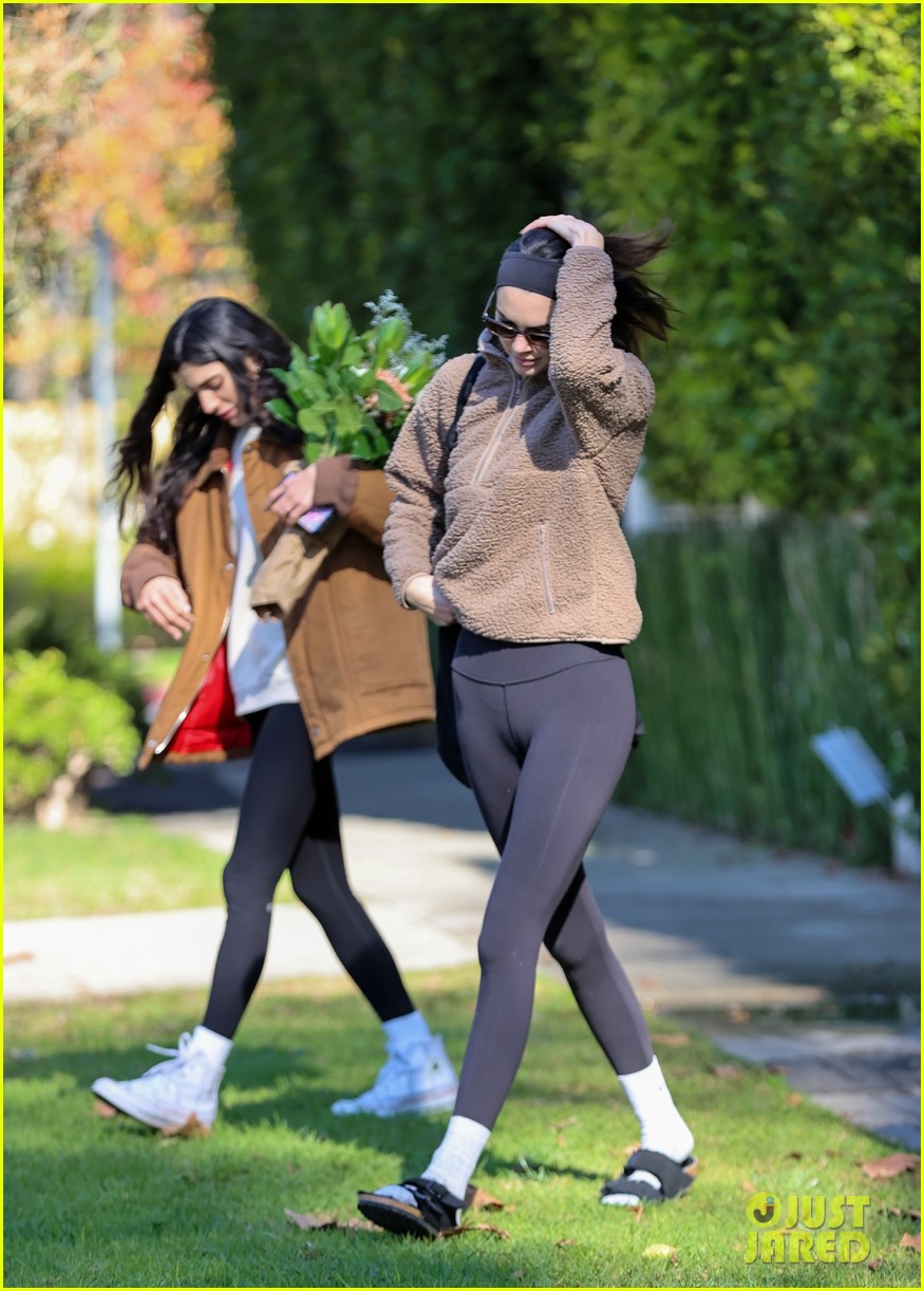 kendall jenner bella hadid met up for morning pilates class 074686430