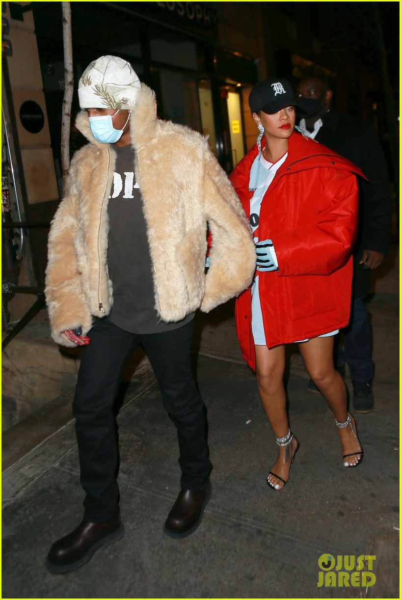 rihanna asap rocky keep close on dinner date in nyc 14