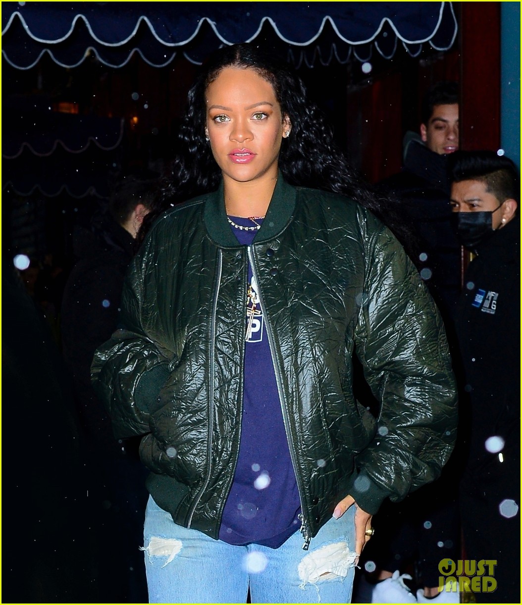 rihanna braves snowy weather for dinner in nyc 04