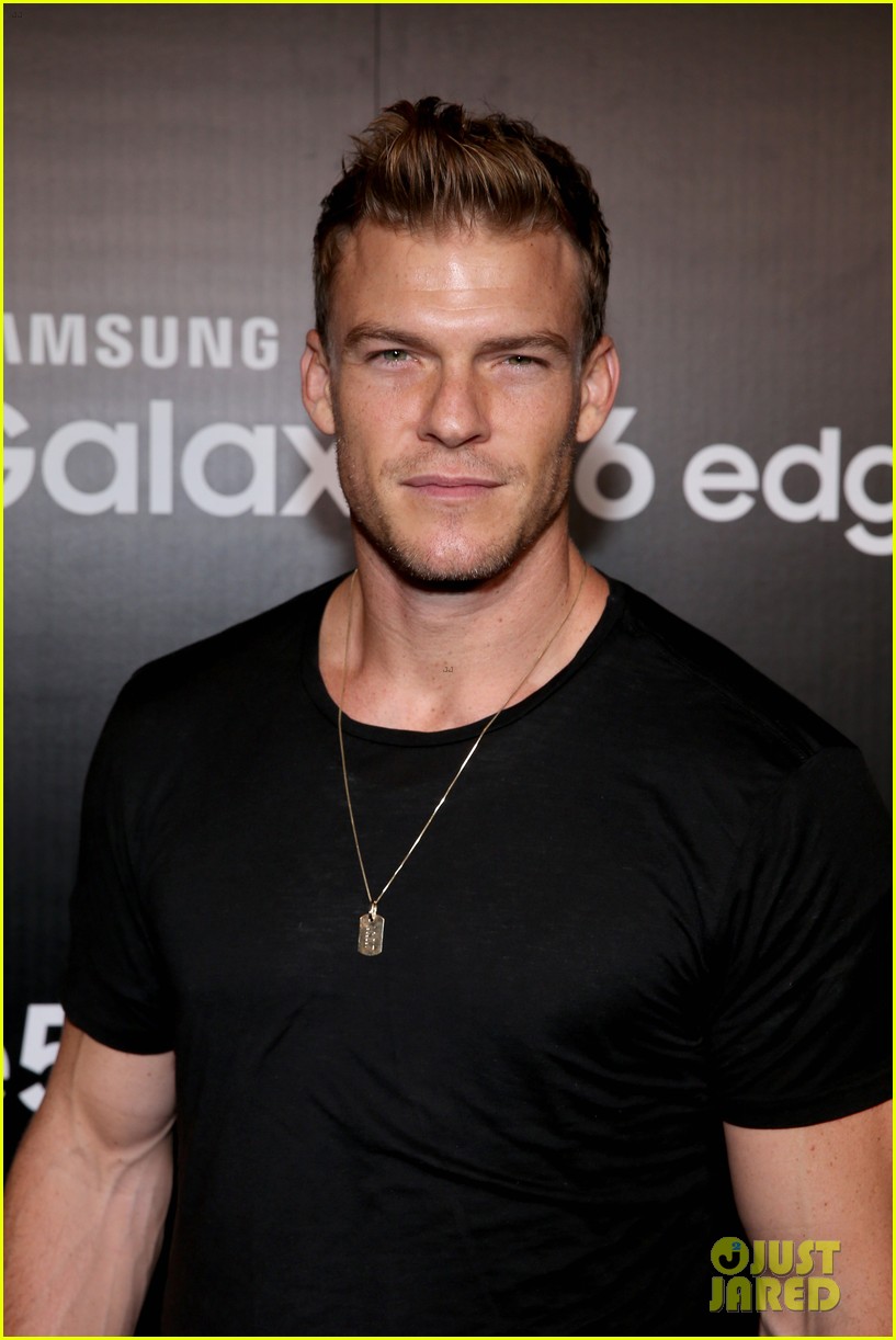 alan ritchson family involved in scary car accident 04