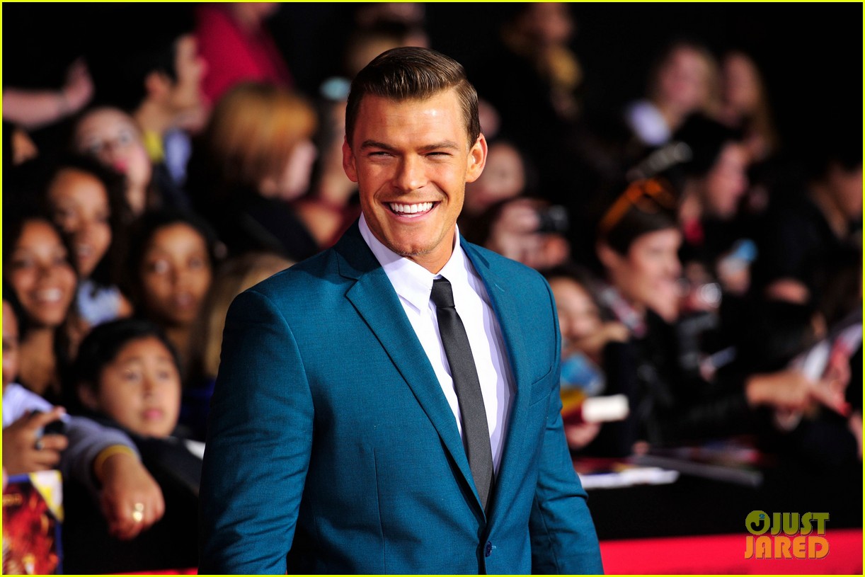 alan ritchson family involved in scary car accident 064693816