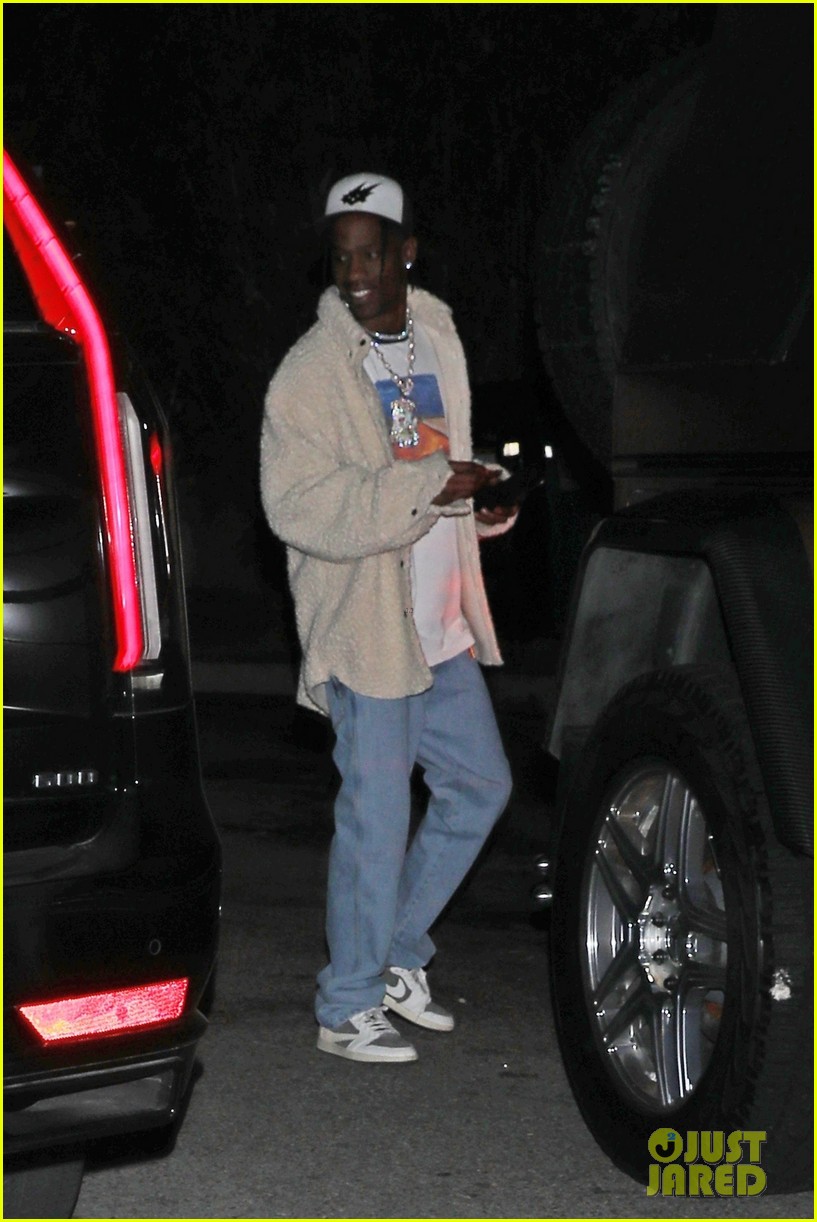travis scott hangs out with friends 064696111
