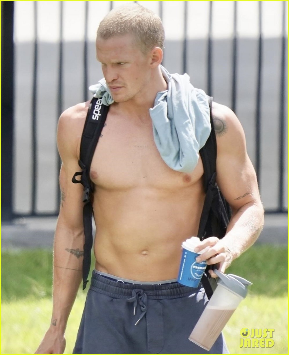 shirtless cody simpson leaves pool after morning training session 044689755
