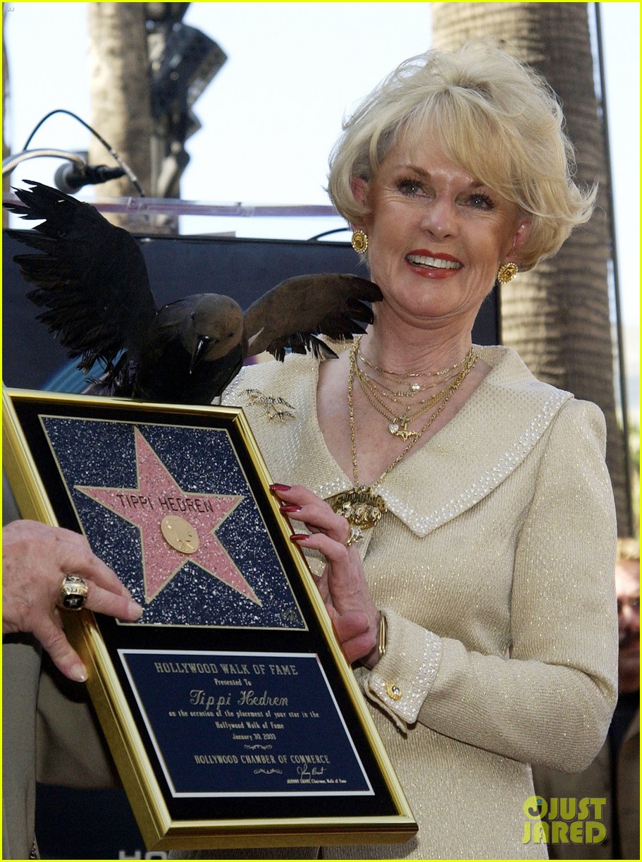 Melanie Griffith Celebrates Mom Tippi Hedren's 92nd Birthday with Sweet