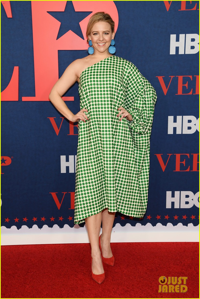 'The Other Two' Star Heléne Yorke is Pregnant with First Child Photo