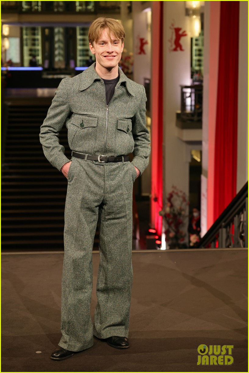Dark' Actor Louis Hofmann Walks Carpet at Berlin Film Festival for His New  Movie 'The Forger': Photo 4707901, Louis Hofmann Photos