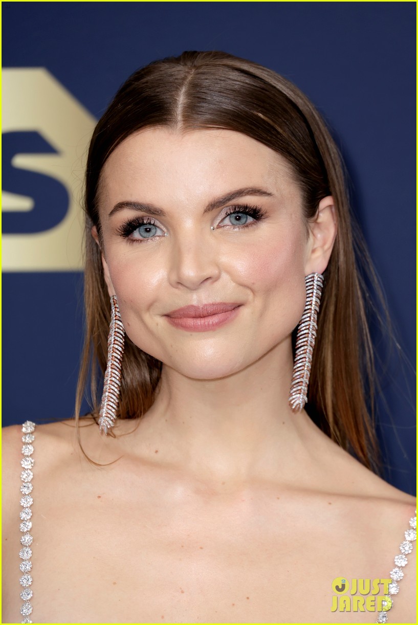 E! Red Carpet Hosts Laverne Cox & Yvette Nicole Brown Arrive in Style