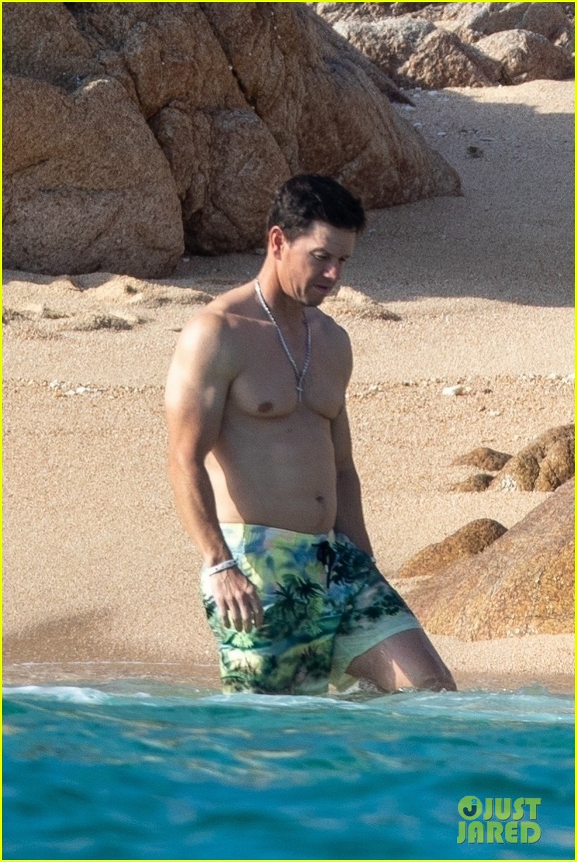 mark wahlberg shows off his fit physique going shirtless in cabo 194710749