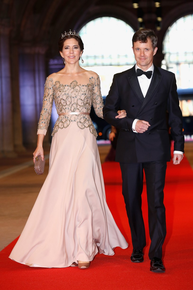 Denmark's Crown Prince Frederik & Crown Princess Mary Met In The Most(01)