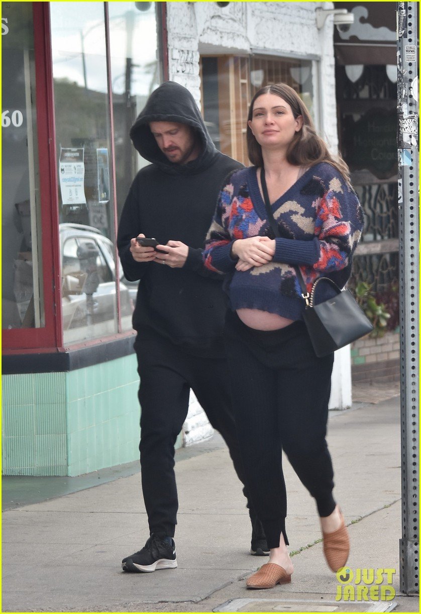 Aaron Paul's Pregnant Wife Lauren Parsekian Flashes Bare Baby Bump(01)