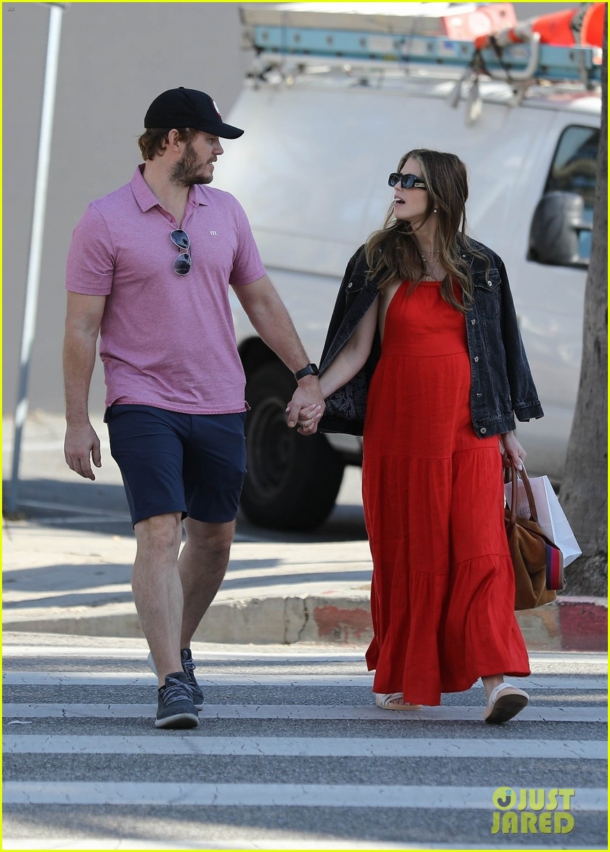 Chris Pratt Spotted on Another Valentine's Day Date with Pregnant Wife