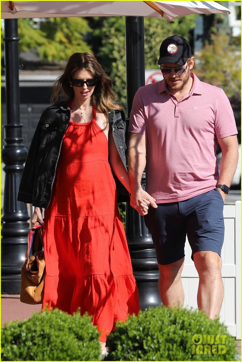 Chris Pratt Spotted on Another Valentine's Day Date with Pregnant Wife