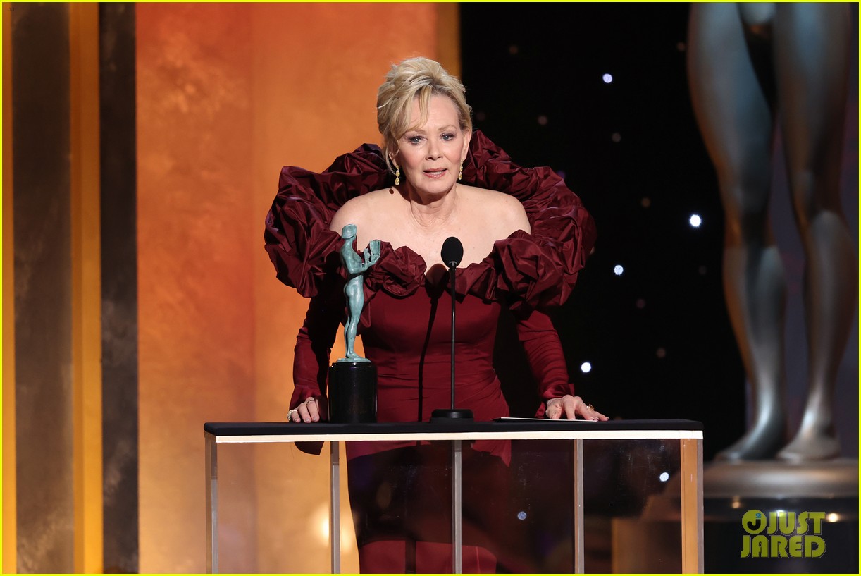 Jean Smart Wins for Best Female Actor in a Comedy Series at SAG Awards(02)