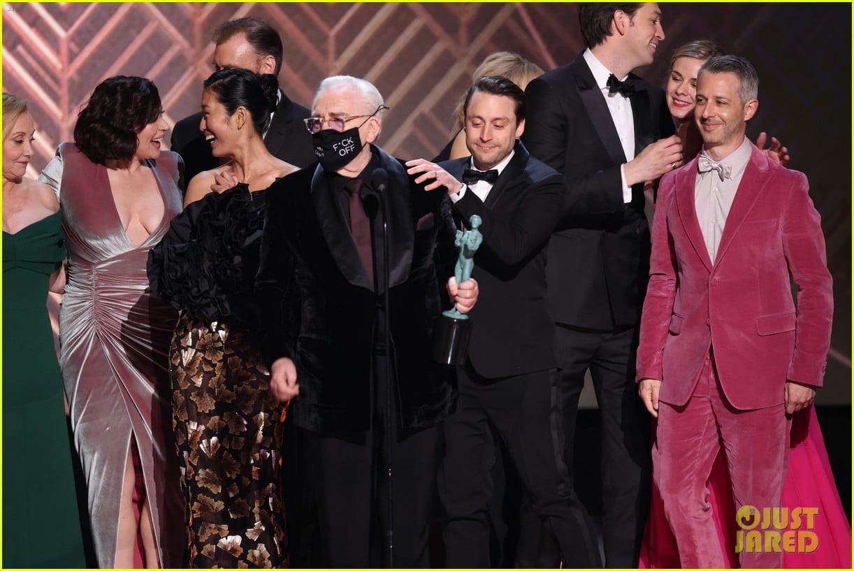 'Succession' Wins for Outstanding Performance by an Ensemble in a Drama(01)