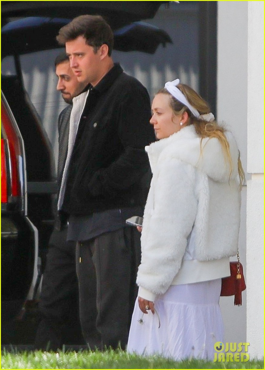 Billie Lourd & Husband Austen Rydell Return Home to L.A. After Cabo