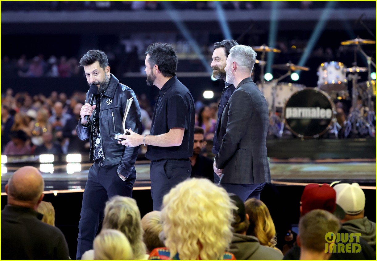 Old Dominion Wins Group of the Year for 5th Year in a Row at ACM Awards