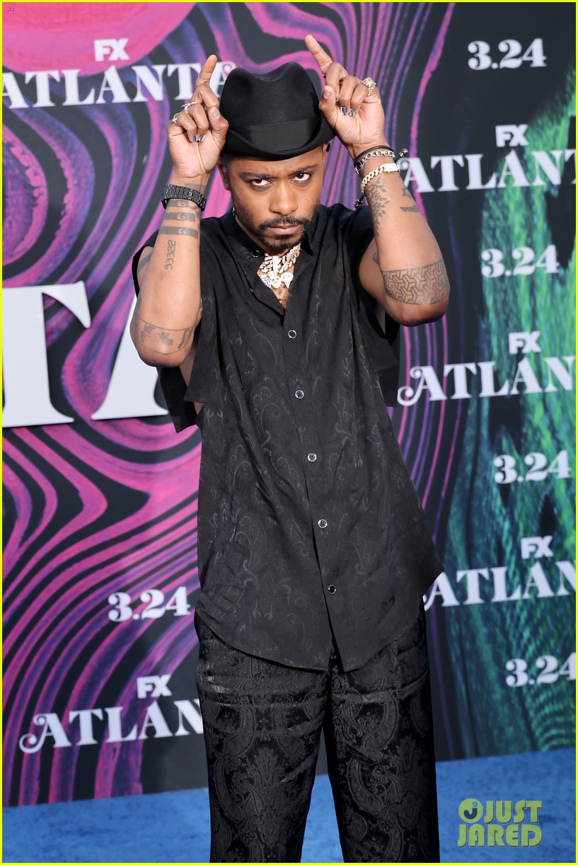 Donald Glover Debuts Shaved Head on Red Carpet for 'Atlanta' Season 3(02)