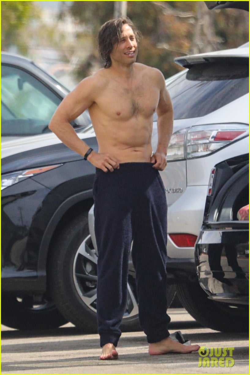 Paltrow's Husband Brad Falchuk Bares Ripped Body After Surfing