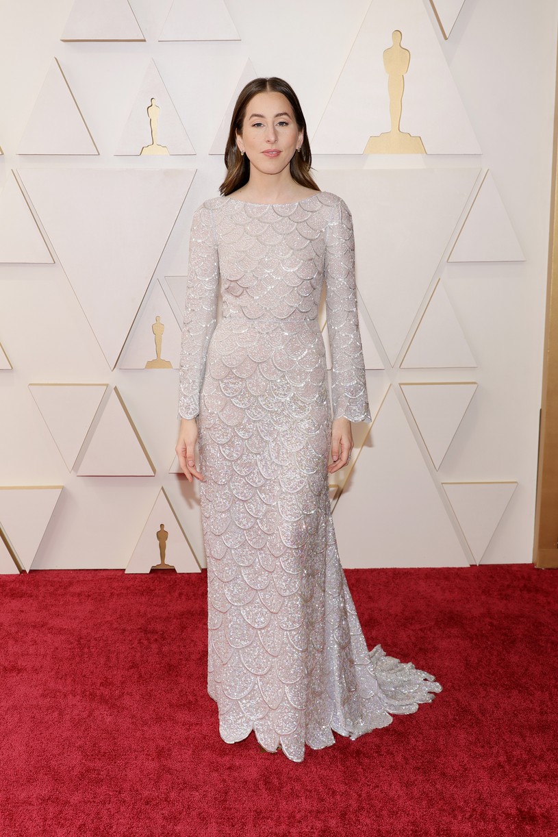 Licorice Pizza's Alana Haim Attends First Oscars With Sisters Danielle & Este By Her Side Photo