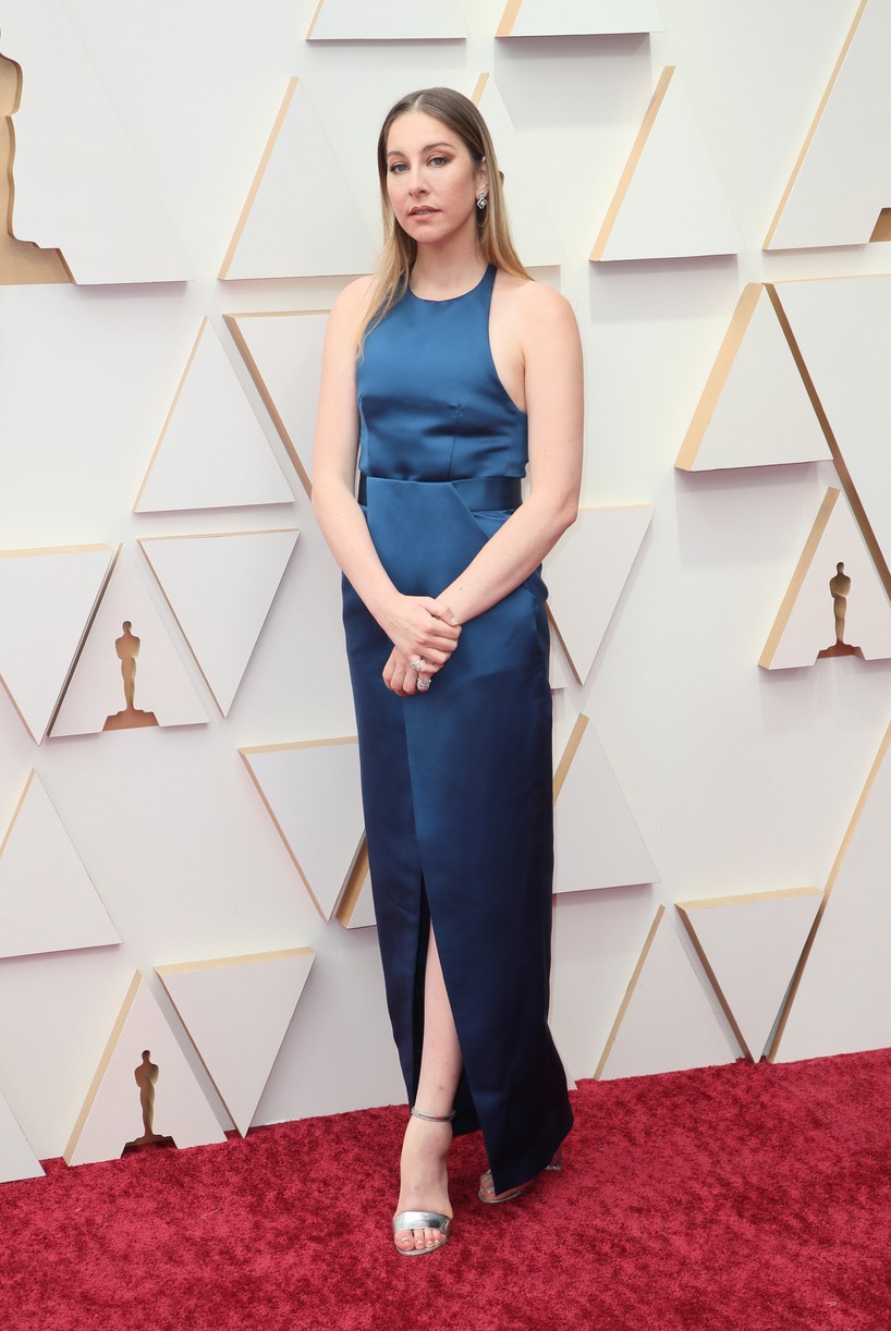 Licorice Pizza's Alana Haim Attends First Oscars With Sisters Danielle