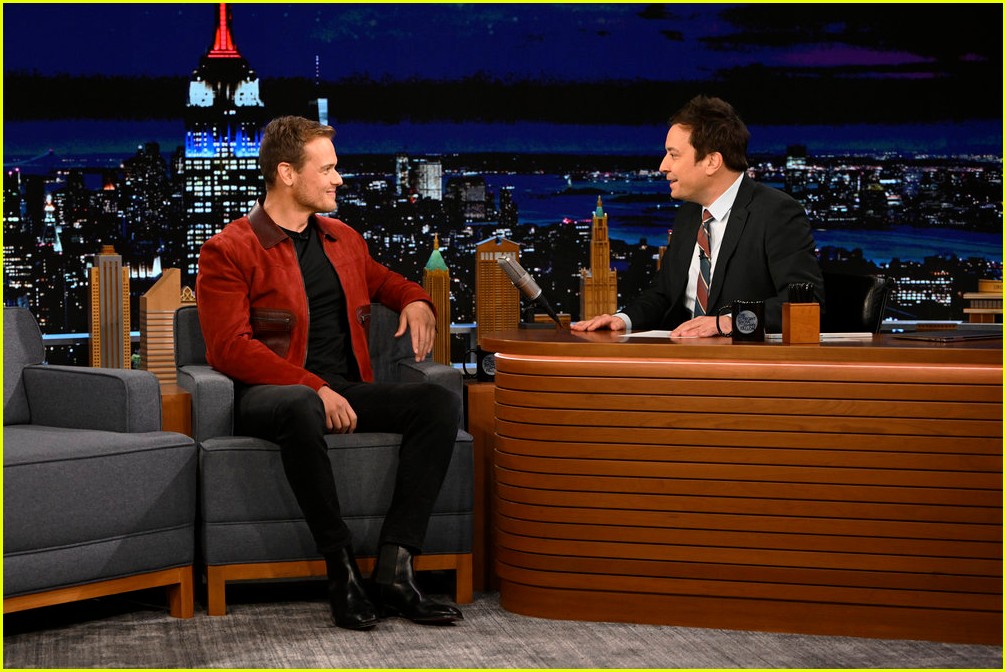 Sam Heughan Teases the Ending of 'Outlander' Series During 'Fallon ...