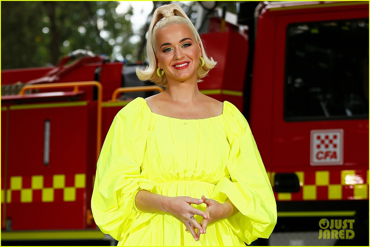 Katy Perry Laughs Off Hilarious Wardrobe Malfunction During 'American